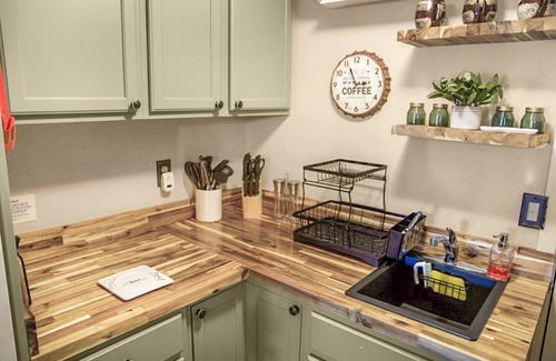 Twin Peaks Cabin | Charming A Frame 2-bedroom cabin with WiFi, AC in beautiful Rimforest