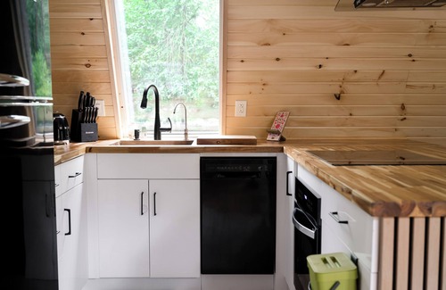 Friendship Cottage | Charming A-Frame Cottage, HOT TUB, Fire Pit, Near GOLF & Lakes, 35min to Dells!