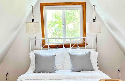 Mariposa Cabin | Charming A-frame/spa by Casa Oso