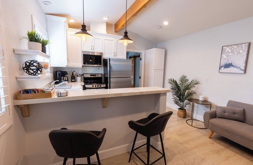 Brea House | Charming ADU in Brea with Private Yard & In-Unit Laundry - Your Ideal Retreat!
