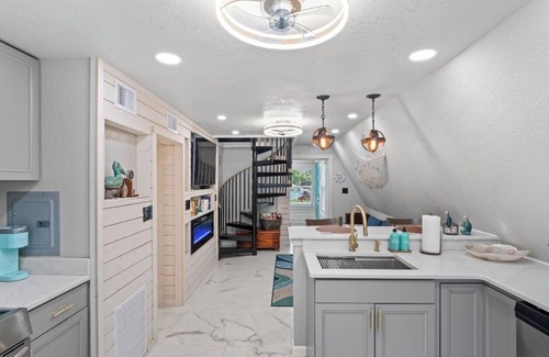 Inverness Cottage | Charming Aframe in Floral City