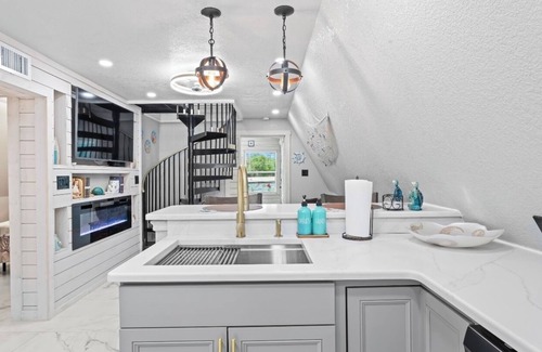 Inverness Cottage | Charming Aframe in Floral City