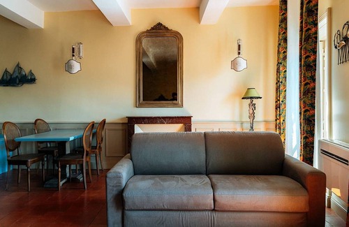 Pezenas Apartment | Charming air-conditioned apartment in historic center of Pézenas