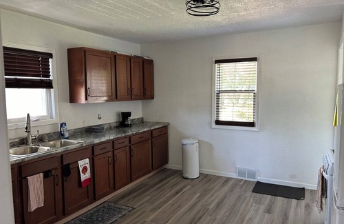 Algoma House | Charming Algoma retreat - 10 min. Walk to the Beach