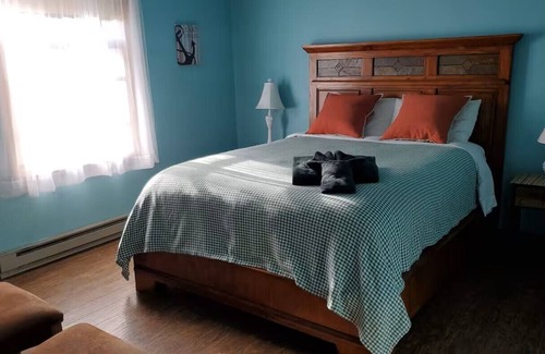 Lake George Bed & Breakfast | Charming all 3-bedroom B&B with WiFi and AC in lovely Lake George Village