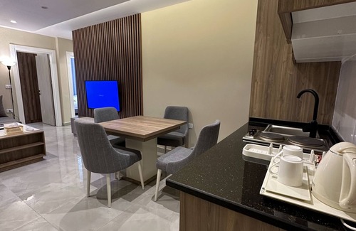 Al Swaifyeh Apartment | Charming Amman Apartment with Garden and Balcony