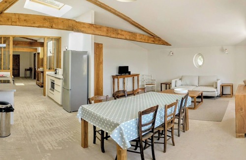 Saint-Colomb-de-Lauzun Other | Charming Ancient Stables from the 17th c., 8 bedrooms, 16 guests across 350 sqm.