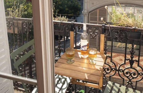 Cite Rouge Apartment | Charming and bright apartment with long balcony