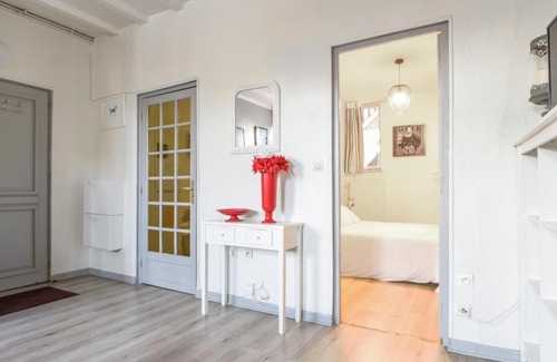 Bethune Apartment | Charming and calm flat with parking at the heart of Béthune - Welkeys