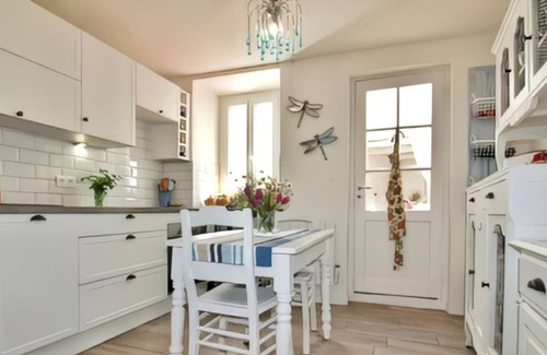Olonzac House | Charming and chic townhouse with sunny terrace and outdoor dining