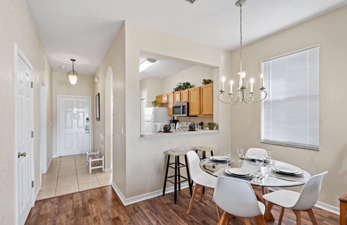 Wellington House | Charming and Comfy Townhouse at Regal Palms Resort, just 15 minutes from Disney