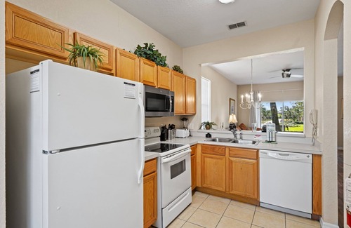 Wellington House | Charming and Comfy Townhouse at Regal Palms Resort, just 15 minutes from Disney