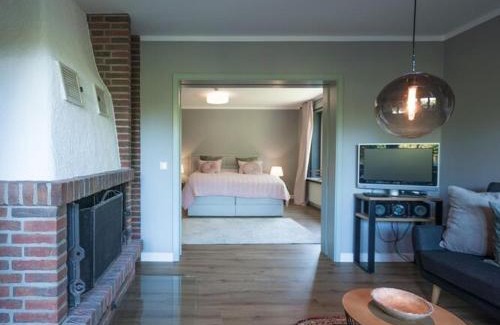 Aventoft Apartment | Charming and cozy holiday home with a fireplace