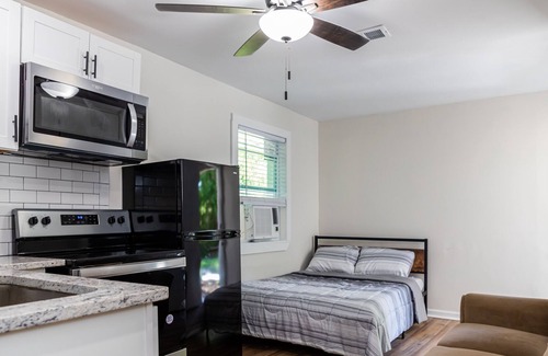Savannah Apartment | Charming and Cozy Studio Apartment in the Heart of Savannah Perfect for Couples!