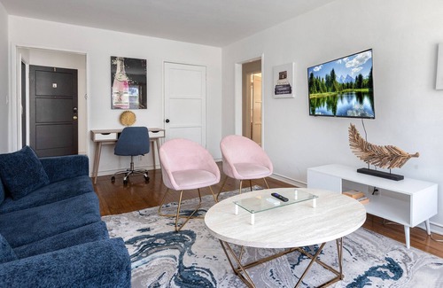Carthay Circle Apartment | Charming and Elegant 1BR Apt. w/ Hot Tub