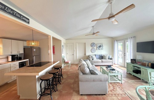 Forbes Hill Cottage | Charming and private 2-bedroom cottage in beautiful Little Exuma with ocean view