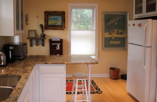 Cambridge House | Charming and Private with a Water view