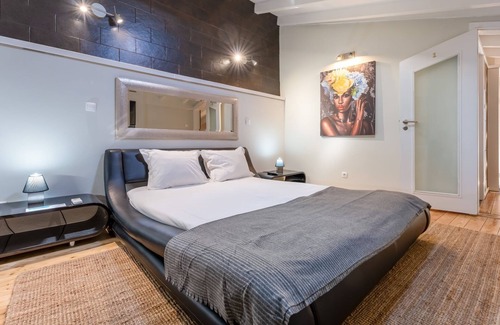 Barao de Sao Joao House | Charming and Comfy 3 BDR House by LovelyStay