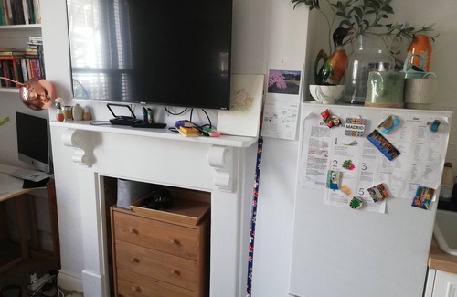 Livesey Apartment | Charming and quiet apartment in leafy central area (family and pet friendly)