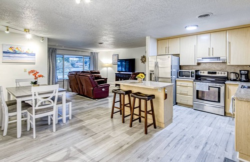 Cypress Lakes House | Charming and snowbird-friendly bungalow with enclosed yard, pool, grill, AC