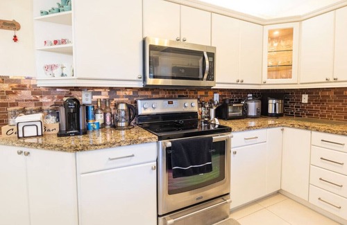 Survey Creek House | Charming and Spacious Home 2bed-2 bath