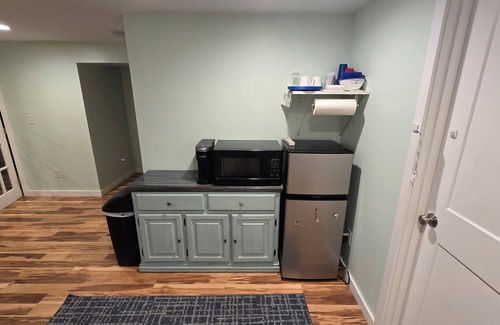 Albany House | Charming and spacious 2-bedroom house with AC, WiFi in delightful Albany