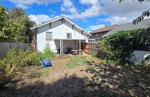 Albany House | Charming and spacious 2-bedroom house with AC, WiFi in delightful Albany