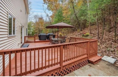 Ware House | Charming and Spacious 3-bedroom house with WiFi, AC in a quiet environment