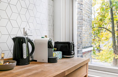 Brixton Apartment | Charming and Spacious Apartment in Central Brixton