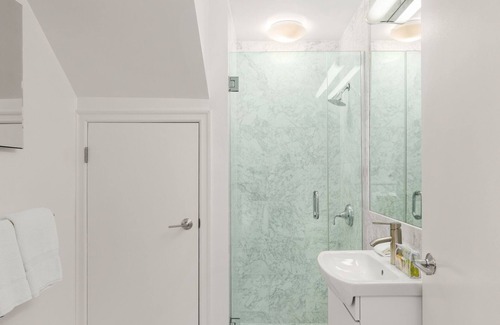 Upper East Side Apartment | Charming and Spacious Upper East Side Two Bedroom