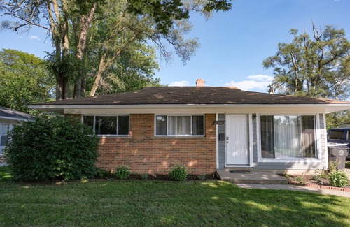 Oak Park House | Charming and Stylish Gem in the heart of Metro Detroit