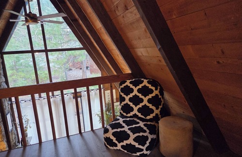 Truckee House | Charming and sunny 3-bedroom A-frame house in beautiful Truckee, CA