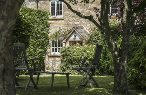 Longborough Cottage | Charming and welcoming dog friendly - Horseshoe Cottage