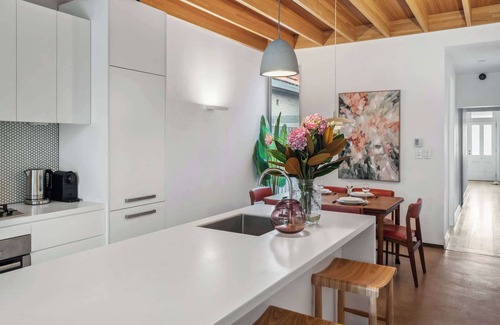 Annandale Apartment | Charming Annandale Oasis with Garage Parking