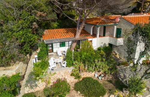 Scaglieri Apartment | Charming apartment Ostrica seafront with view and private access directly to Forno beach