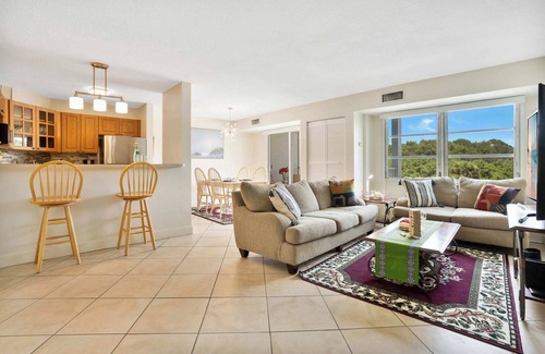 Pinellas Point Apartment | Charming Apartment with Balcony & Pool Views
