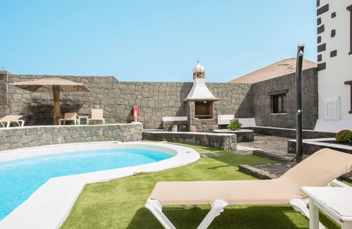 La Asomada Apartment | Charming Apartment "7" with Terrace, Community Pool & Wi-Fi