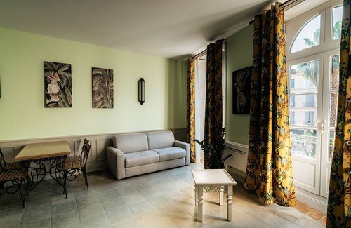 Pezenas Apartment | Charming apartment, air-conditioned, pets allowed, in historic center of Pézenas
