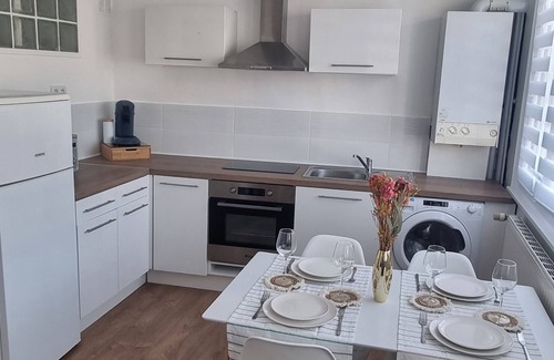 Calais City Center Apartment | Charming apartment at the foot of the Calais lighthouse