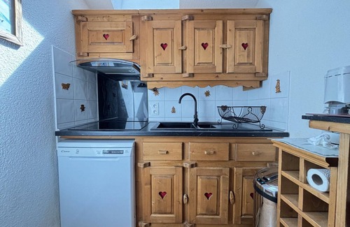 Flumet Apartment | Charming apartment at the foot of the slopes with pool and parking