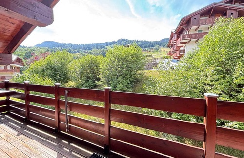 Flumet Apartment | Charming apartment at the foot of the slopes with pool and parking