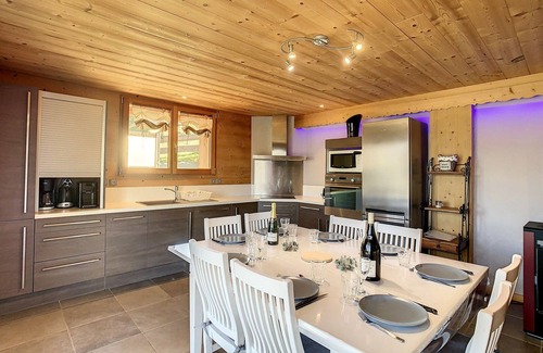 La Toussuire Apartment | Charming Apartment for 8, Ski-In/Ski-Out, 50m from Slopes & Shops, La Toussuire