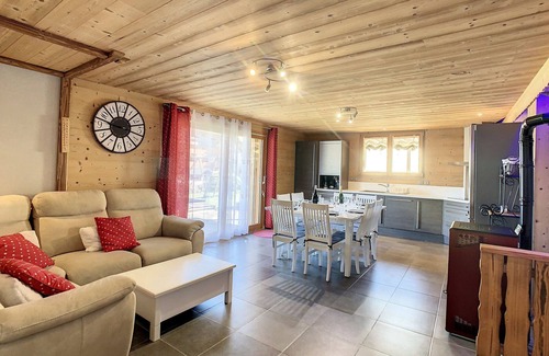 La Toussuire Apartment | Charming Apartment for 8, Ski-In/Ski-Out, 50m from Slopes & Shops, La Toussuire