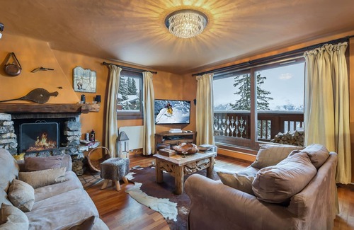 Courchevel Apartment | Charming Apartment in Courchevel 1850 with Fireplace and Parking