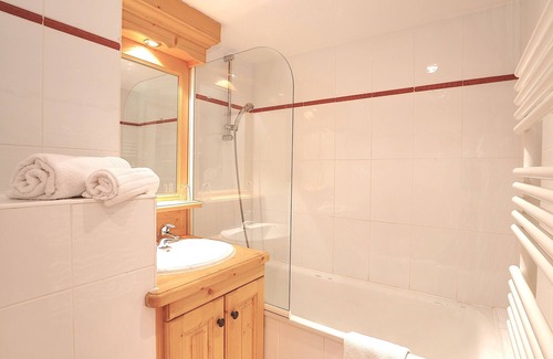 Courchevel Apartment | Charming Apartment in Courchevel with Parking and Wifi, Ski-in/Ski-out, Sleeps 6