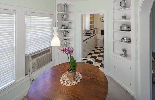North University House | Charming Apartment In Central Austin