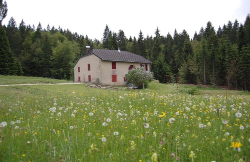 Premanon Apartment | Charming apartment in renovated Jura farmhouse - nature setting.