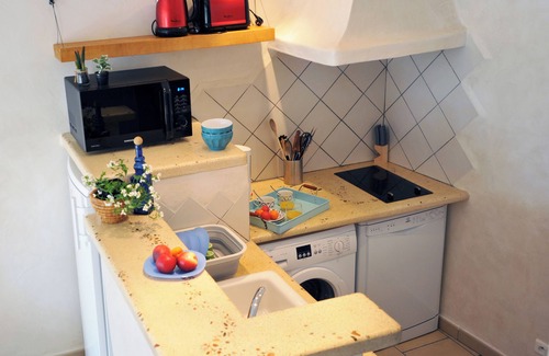 Lecci Apartment | Charming apartment "Les pieds dans l'eau" N°7, 70 m from the beach.