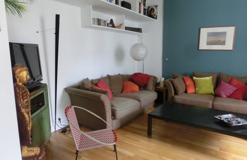 Quartier de la Folie-Mericourt Apartment | Charming apartment sunny in building and pleasant neighborhood