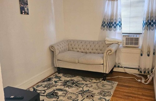 Ampere Apartment | Charming apartment with AC in East Orange - Perfect for a getawaynn